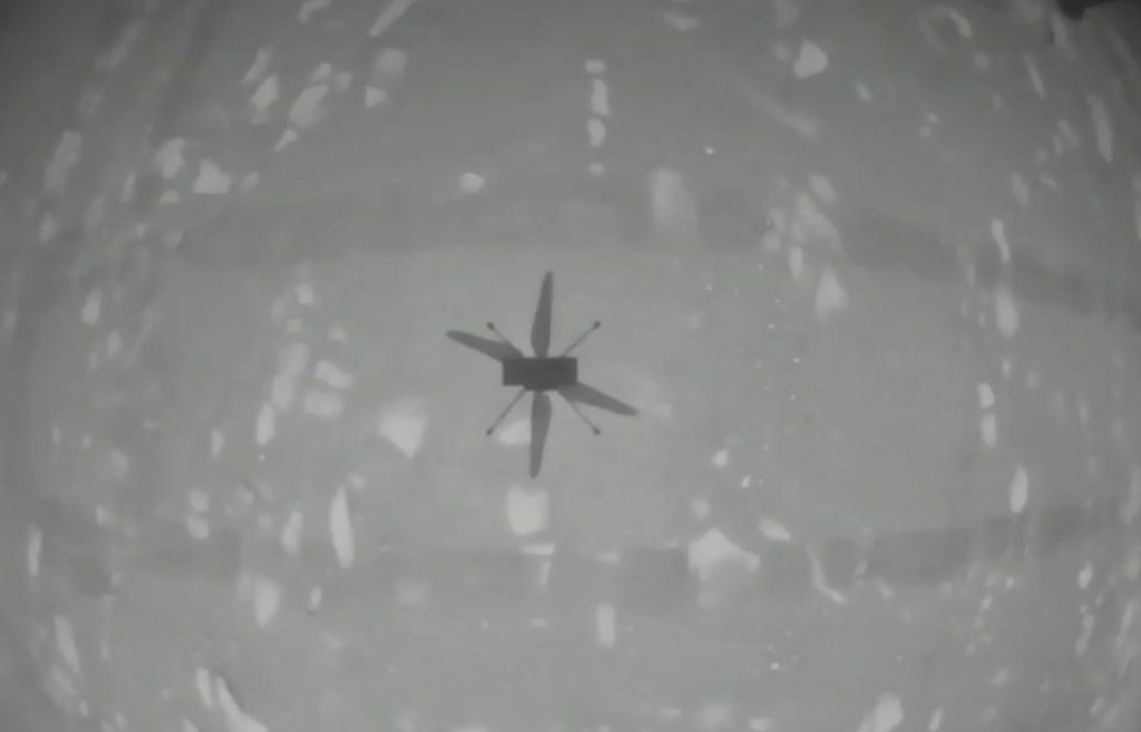 Gambar dan video helikopter NASA terbang di Mars
