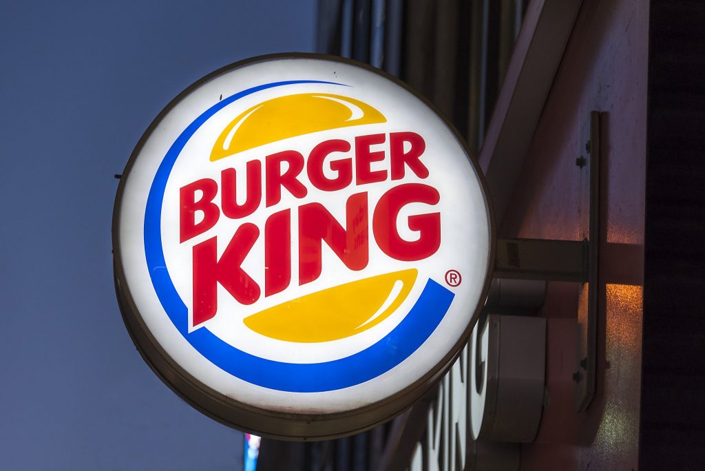 Burger King menyumbangkan hasil sandwich ayam ke organisasi LGBTQ.  Jangan jatuh cinta padanya.