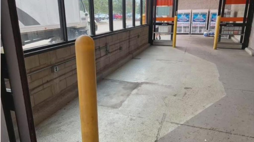 Home Depot menyingkirkan penjual hot dog di dalam toko di seluruh negara bagian