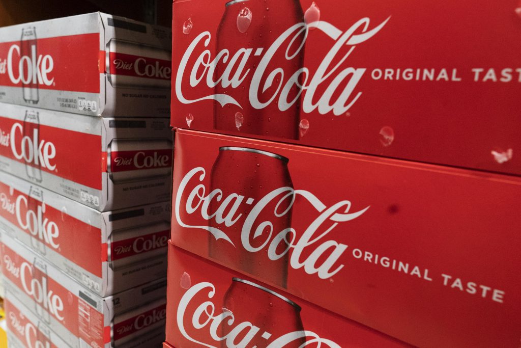 Penjualan coke meningkat di Q2 karena pembukaan kembali mendapatkan momentumخم