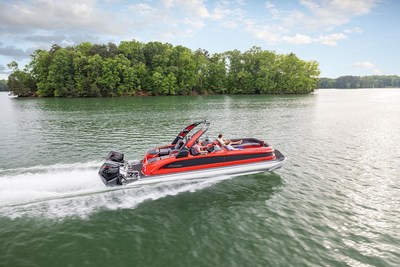 The 2022 Manitou XT is the ultimate in luxury and performance pontoon boats, and is now available with up to 900 hp. ©BRP 2021 (CNW Group/BRP Inc.)