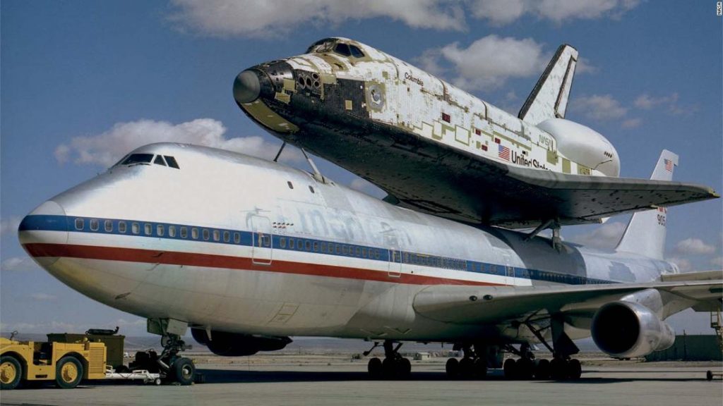 Gambar langka menunjukkan tahun-tahun awal era pesawat ulang-alik NASA