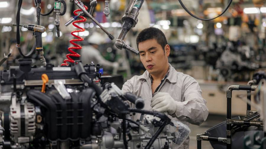 Aktivitas manufaktur China melambat karena properti dan energi membebani ekonomi