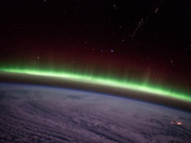 Mengapa aurora borealis diproyeksikan sebagai patung?  :: WRAL.com