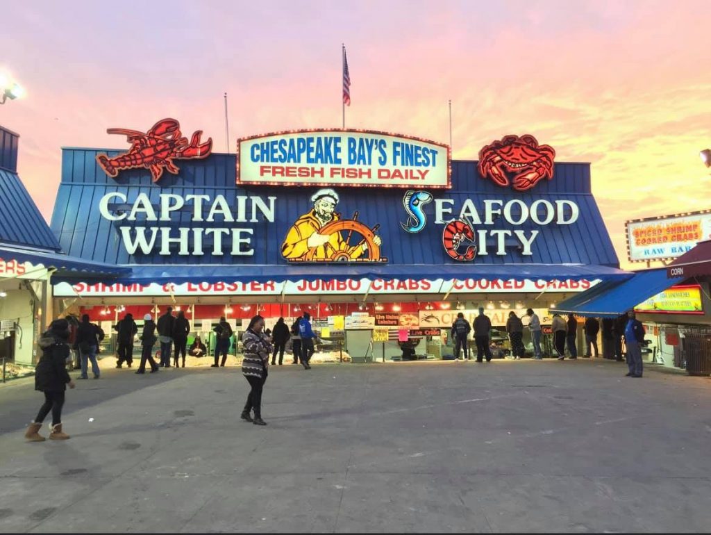Kapten White Seafood meninggalkan dermaga