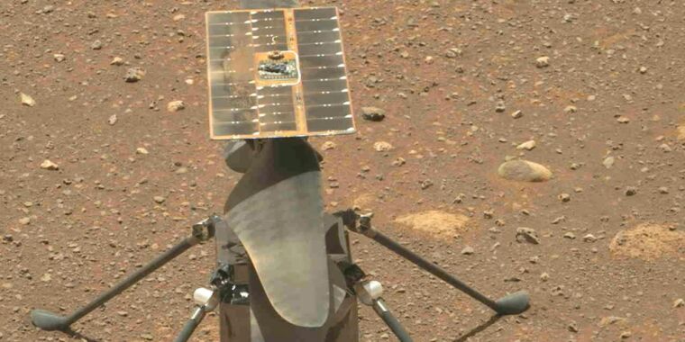 Ini adalah video kreativitas terbaik yang terbang melintasi Mars