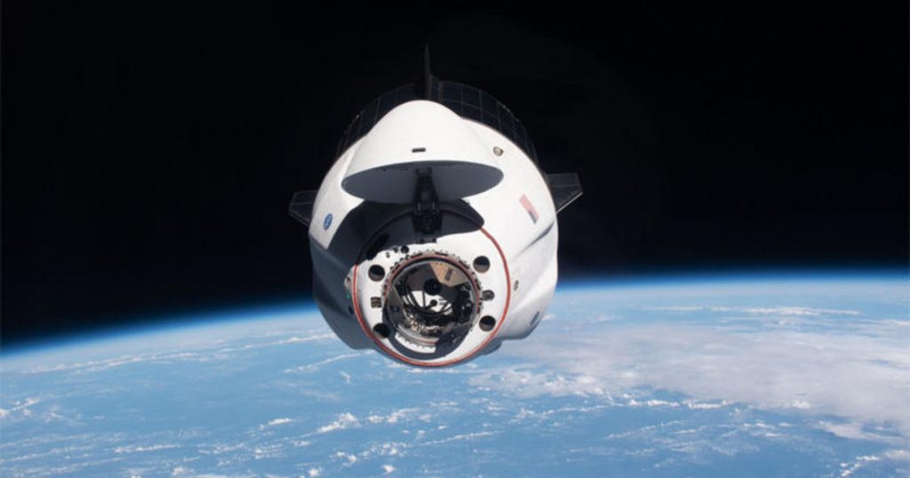 Angin kencang menunda hamburan astronot stasiun ruang angkasa yang kembali