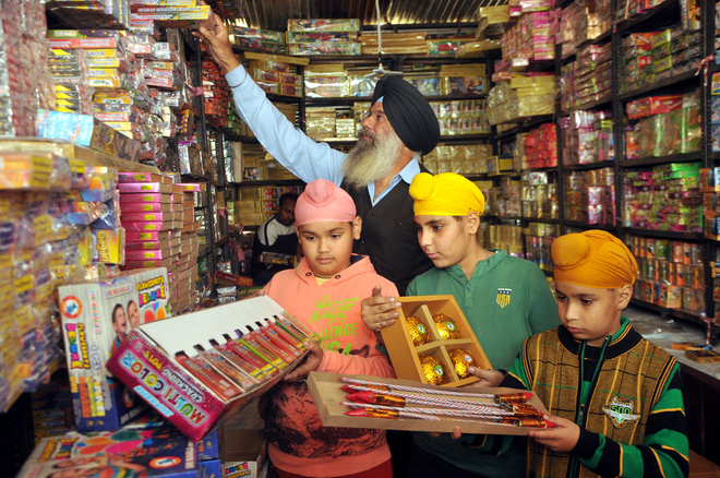 Decked-up markets, shopping malls witness huge footfall on Diwali eve in Amritsar
