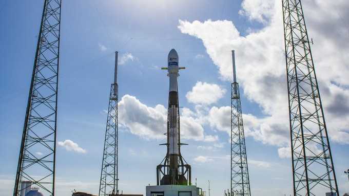 SpaceX meluncurkan lebih banyak satelit pada Sabtu pagi