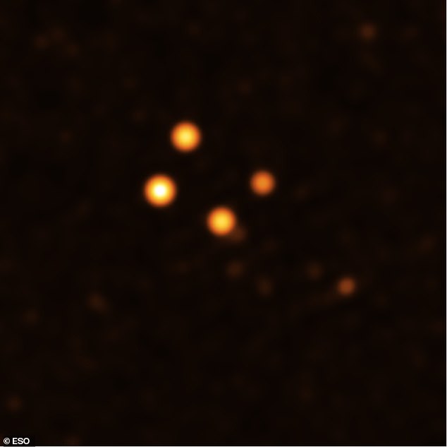 Foto ESO dari bintang-bintang di sekitar Sagitarius A* tertanggal 27 Juli tahun ini.  Sagitarius A* dinamai berdasarkan lokasinya di konstelasi Sagitarius