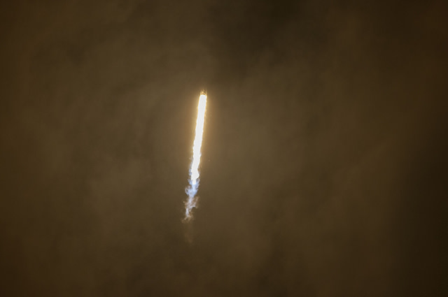 Falcon 9 Rocket memiliki kecepatan suara Mach 1.