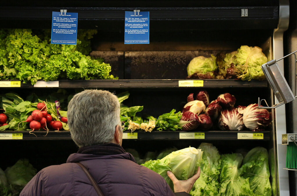 Salad dalam kantong yang dijual di Hannaford telah ditarik kembali karena kekhawatiran tentang listeria