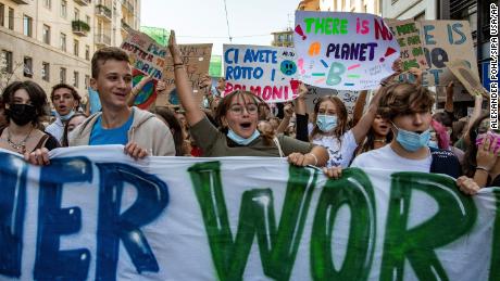 Generasi Iklim: Bagaimana Krisis Membuat Orang Dewasa Muda Berada di Dalam Ruangan