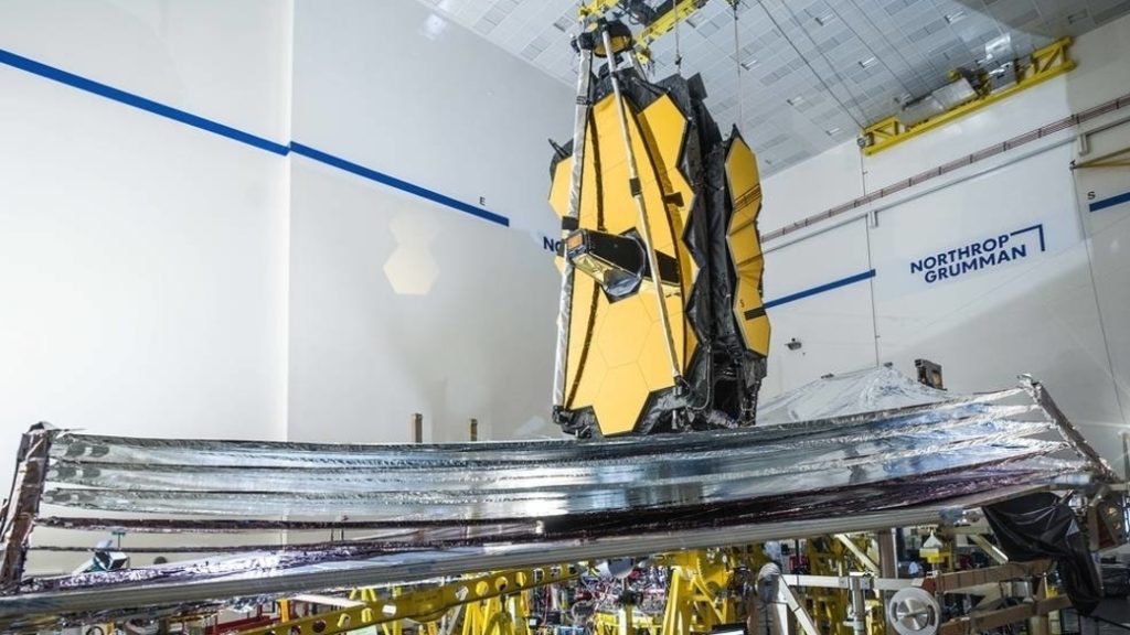 Teleskop Luar Angkasa James Webb NASA menyebarkan tabir surya yang sangat besar.  Berikutnya?  Cermin: NPR