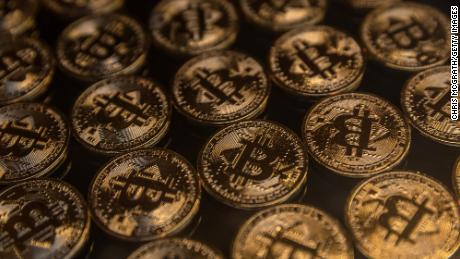 Bitcoin turun saat cryptocurrency melanjutkan penurunannya