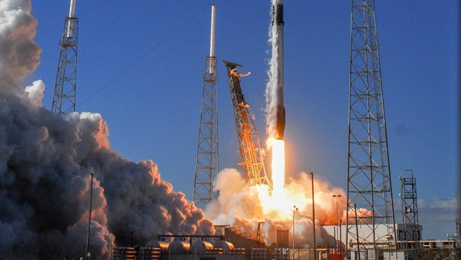 Sebuah kapal pesiar memasuki zona bahaya peluncuran, memaksa SpaceX untuk membersihkan lagi