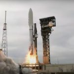 Roket Atlas V meluncurkan dua satelit observasi untuk Angkatan Luar Angkasa AS