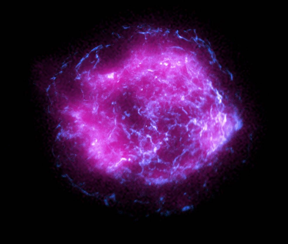 Gambar pertama dari teleskop sinar-X IXPE NASA yang baru terlihat seperti bola petir ungu
