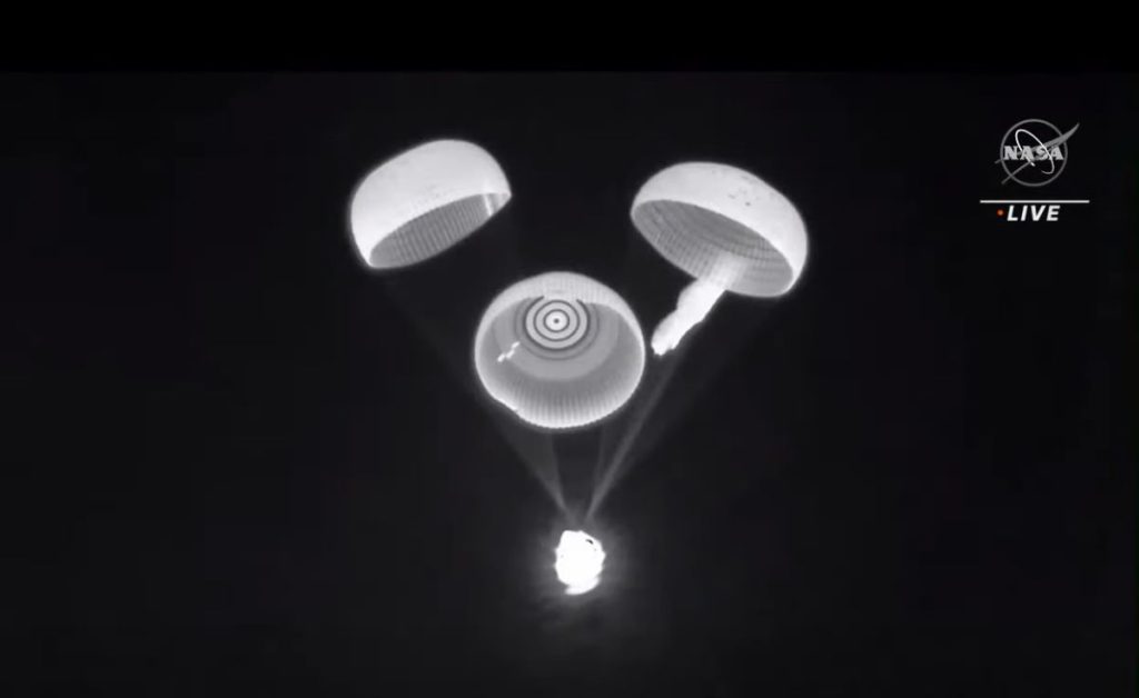SpaceX dan NASA mengeluarkan parasut Naga menjelang peluncuran astronot berikutnya