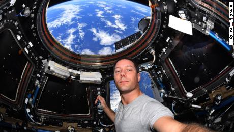 & # 39;  Jika Kita Bisa Membuat Stasiun Luar Angkasa Terbang, Kita Bisa Menyelamatkan Planet: Pandangan Astronot tentang Melindungi Bumi
