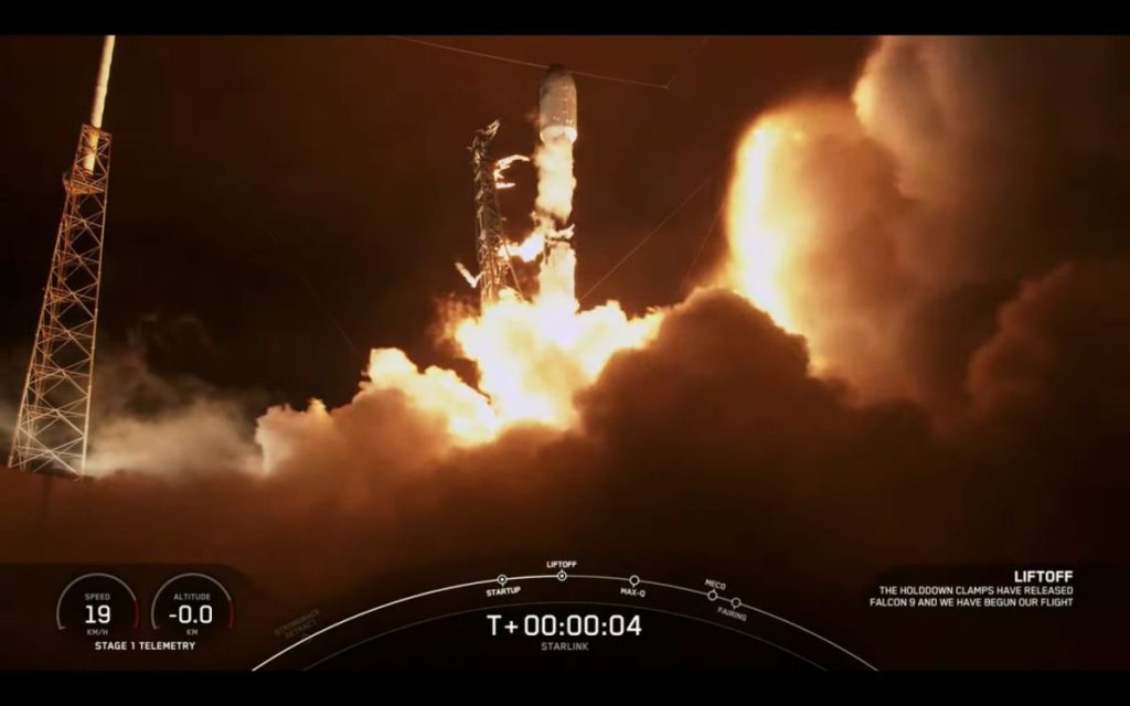 Peluncuran roket SpaceX Falcon 9 adalah rekor misi kedua belas, mendarat di atas kapal di laut