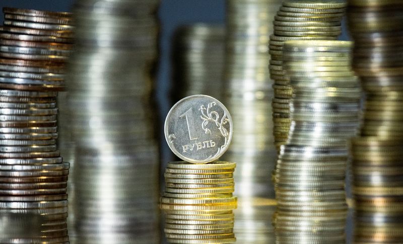Perdagangan rubel-crypto melonjak karena sanksi menghantam mata uang Rusia