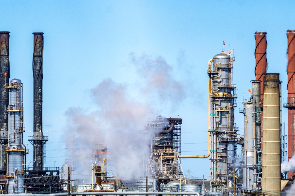 Ratusan pekerja baja di kilang Chevron di Richmond mogok karena perselisihan kontrak