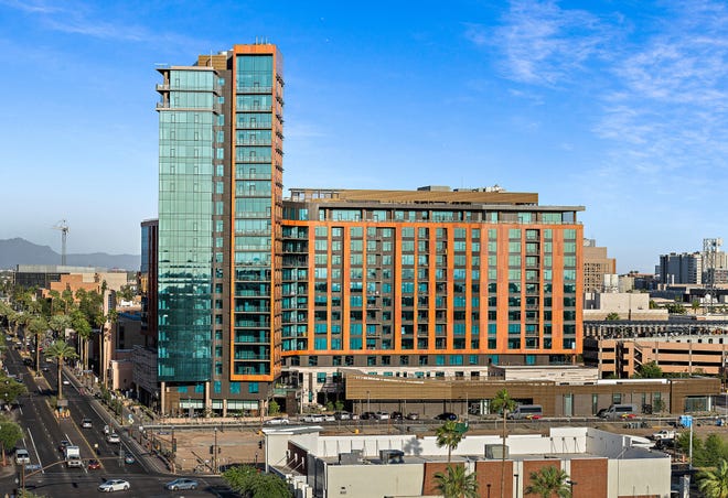 Mirabella di ASU telah menarik sekitar 200 penduduk pada tahun ini sejak dibuka di pinggir kampus Tempe.