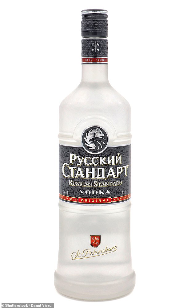 Vodka Rusia dan impor lainnya diboikot karena perang Rusia dengan Ukraina (Stocked Image) Sebotol vodka Rusia standar