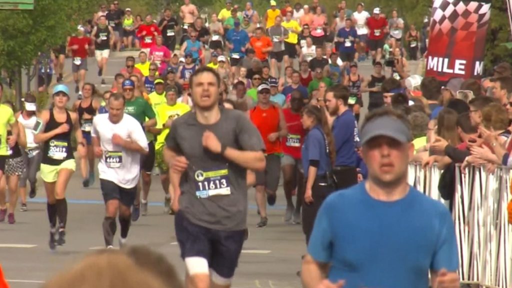 Ribuan orang bersiap untuk maraton mini pada hari Sabtu
