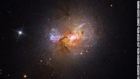 Lubang hitam yang memicu kelahiran bintang membuat para ilmuwan melakukan pekerjaan ganda