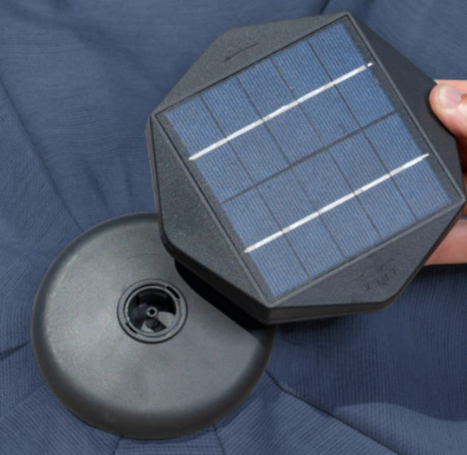 Costco dan SunVilla, pembuat tenda dengan panel surya terintegrasi, menarik kembali produk tersebut karena baterai lithium-ion di panel surya tenda, yang ditampilkan di sini, dapat menjadi terlalu panas, menciptakan bahaya kebakaran dan kebakaran.