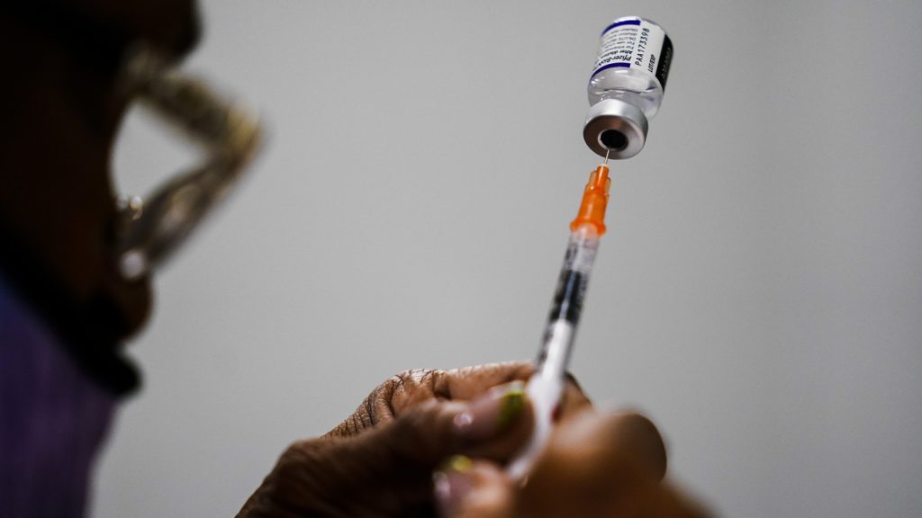 Varian omicron yang mendominasi kasus COVID-19 AS lebih kebal vaksin: NPR