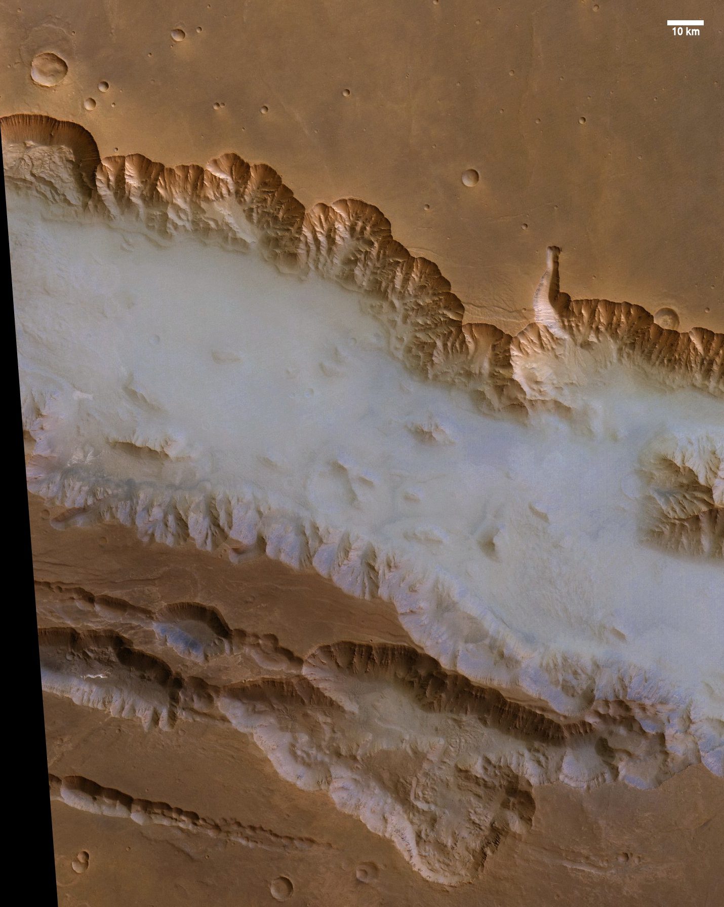 Mars Express dari Badan Antariksa Eropa menangkap gambar kabut ini di Valles Marineris.