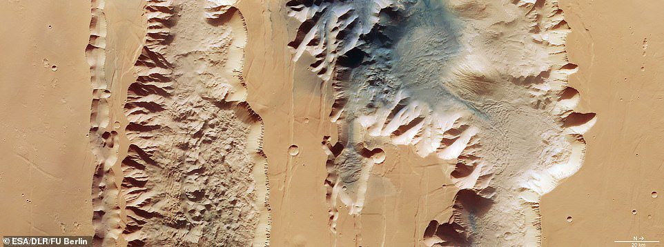 Lembah besar planet merah telah terungkap dalam gambar baru yang dirilis oleh Badan Antariksa Eropa.  Gambar baru menggambarkan dua parit, atau chasma, yang membentuk bagian barat Valles Marineris.  Di sebelah kiri adalah Jalur Lus Chasma 521 mil dan di sebelah kanan adalah Jalur Tithonium Chasma 500 mil