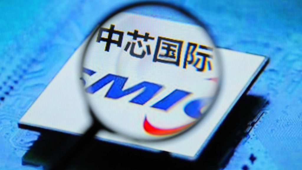 Amerika Serikat sedang mempertimbangkan upaya baru untuk membatasi alat pembuat chip untuk SMIC China