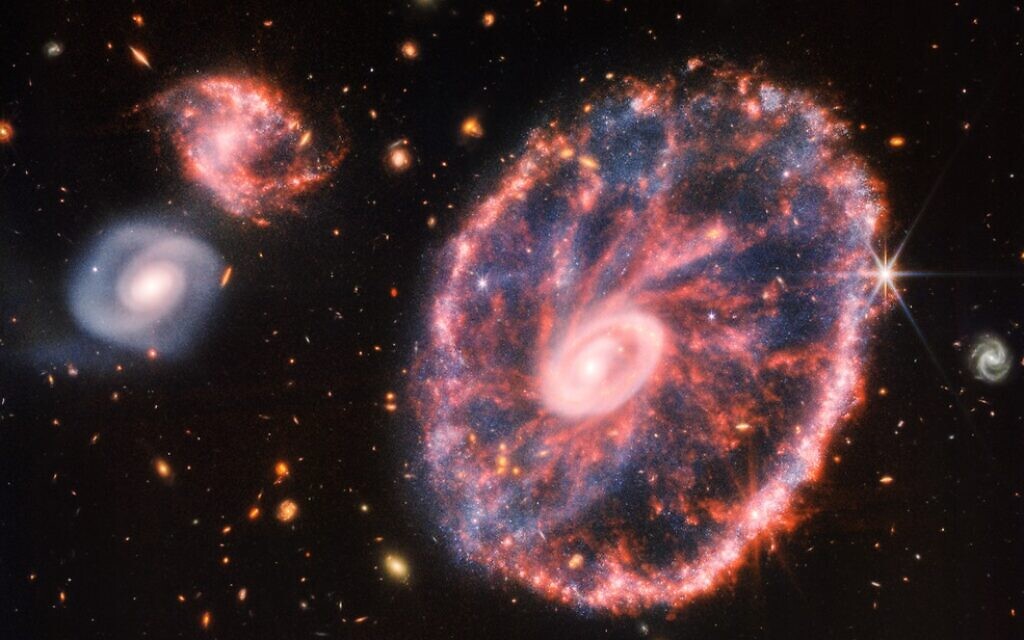 Teleskop Webb menangkap galaksi Cartwheel yang berwarna-warni, yang berjarak 500 juta tahun cahaya