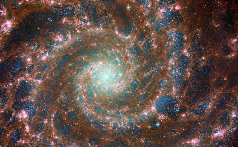 NASA merilis gambar baru yang menakjubkan dari Galaksi Hantu dengan Teleskop Webb