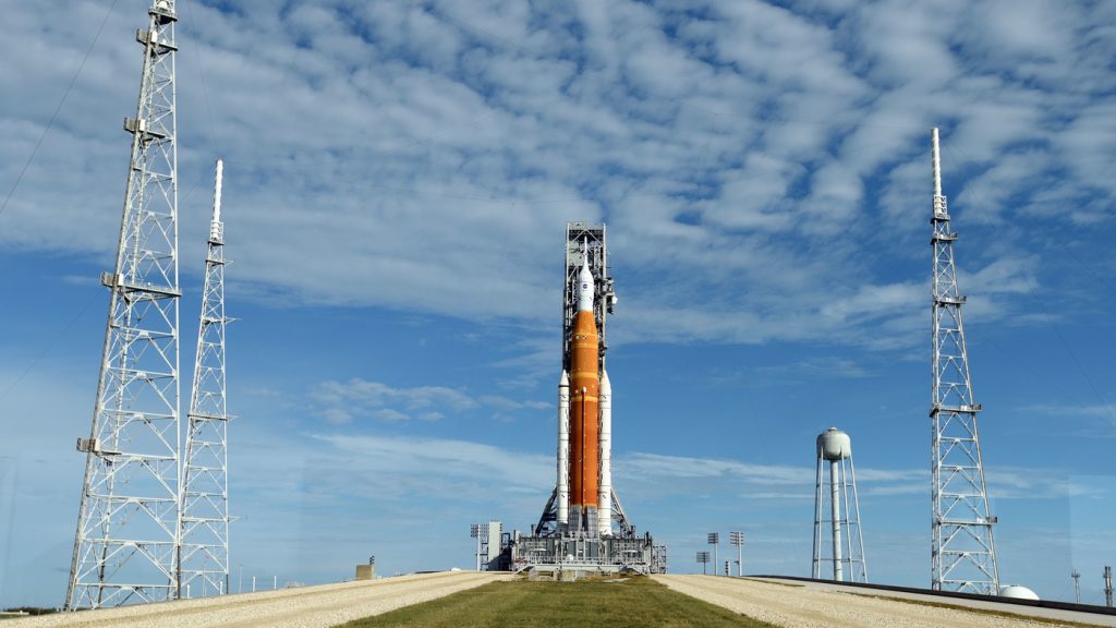 Roket bulan baru Artemis NASA sekali lagi siap untuk penerbangan pertamanya: NPR