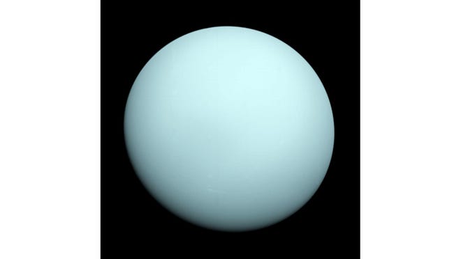 Uranus memiliki rekor suhu planet terdingin di tata surya kita, dengan rekor terendah sekitar minus 370 derajat Fahrenheit.