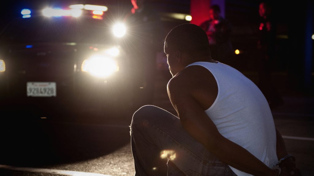 Kata-kata pertama seorang polisi kepada seorang pengemudi kulit hitam menunjukkan bagaimana mobil itu berhenti: NPR