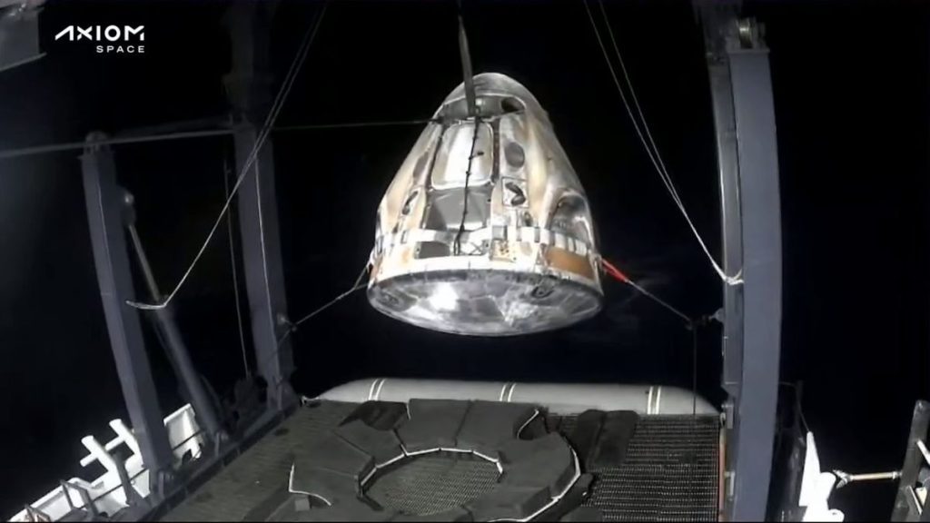 Kapsul SpaceX Dragon membawa astronot Ax-2 pribadi terpercik lepas pantai Florida (VIDEO)