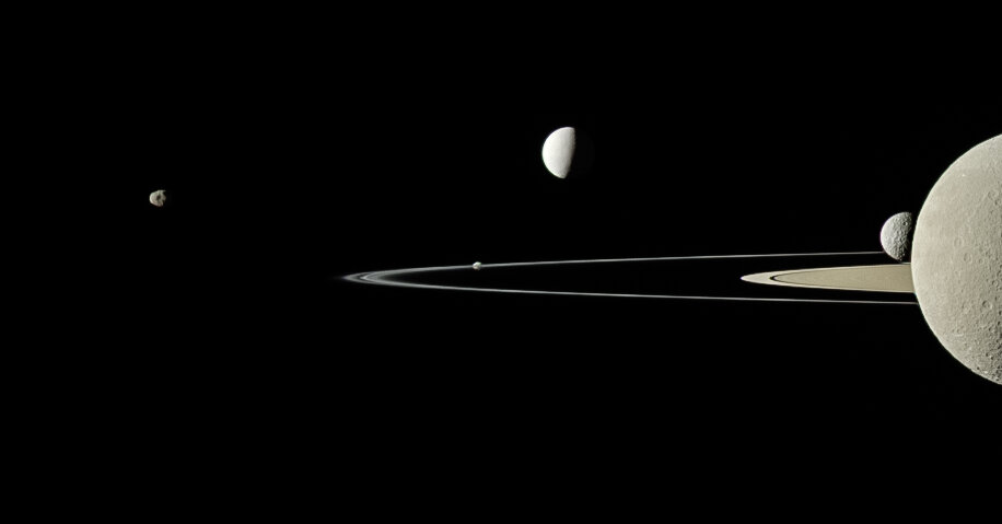 Saturnus menambahkan 62 bulan yang baru ditemukan ke totalnya
