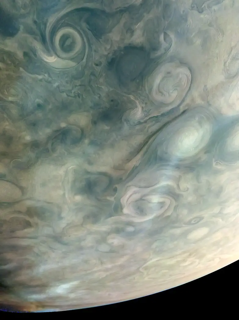 Kabut atmosfer Jupiter yang tinggi