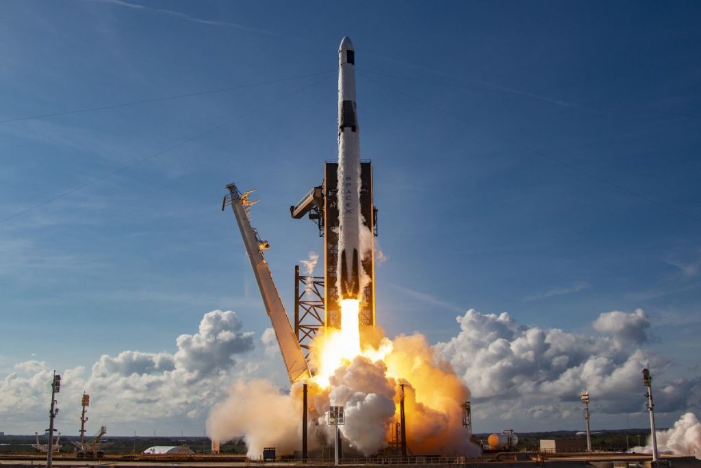 Tonton SpaceX meluncurkan misi kargo Naga ke stasiun luar angkasa hari ini
