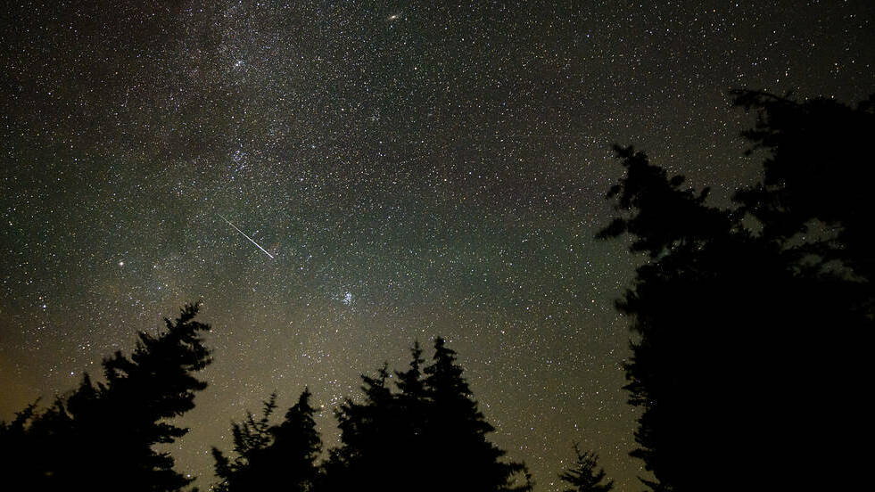 Puncak hujan meteor Perseid akhir pekan ini, mengirimkan meteor melintasi langit: NPR