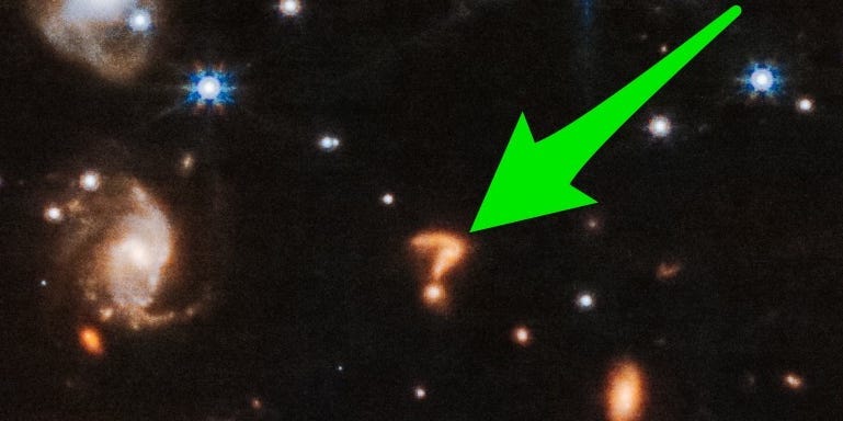 Teleskop Luar Angkasa James Webb NASA melihat tanda tanya di luar angkasa