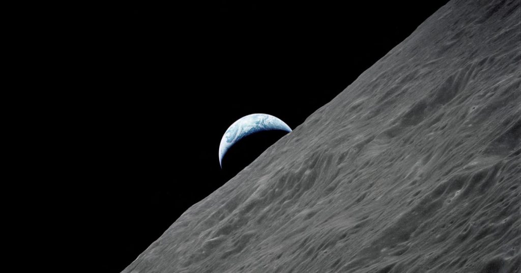 Sebuah batu yang dikumpulkan oleh astronot Apollo 17 pada tahun 1972 mengungkap usia bulan