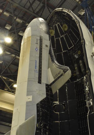 Pejabat Angkatan Luar Angkasa merilis foto pesawat luar angkasa rahasia X-37B ini pada 29 November.
