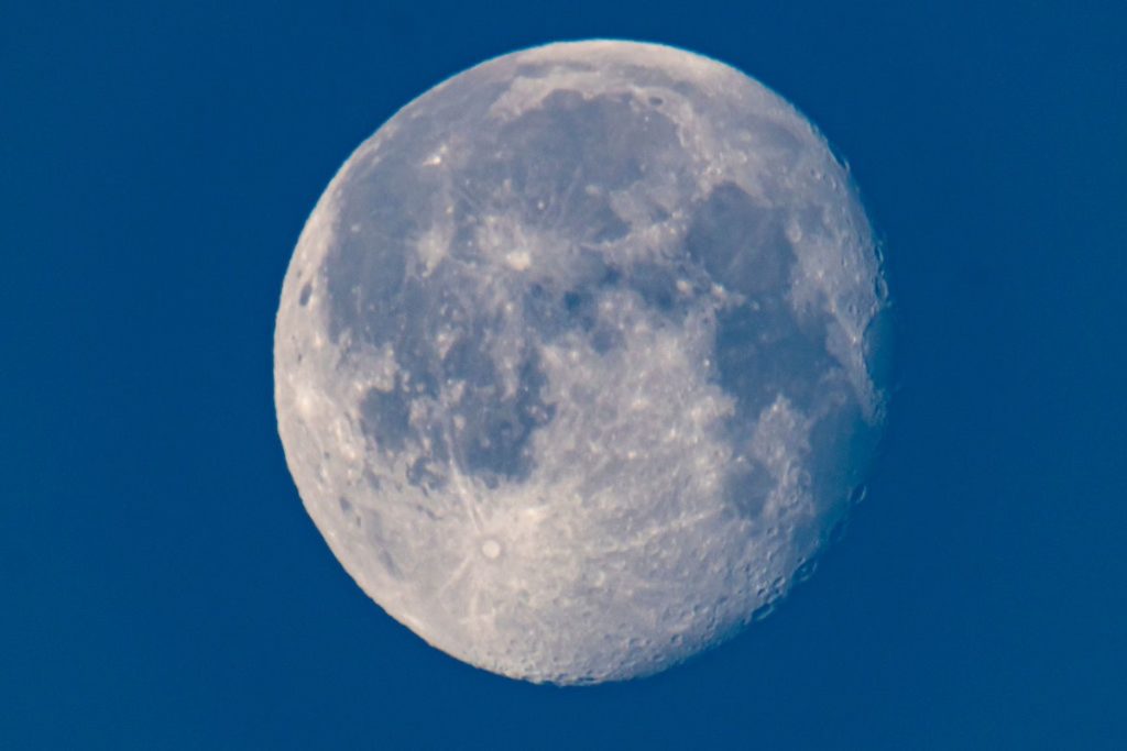 Bulan menyusut, yang dapat membahayakan astronot dalam misi NASA yang direncanakan pada tahun 2026